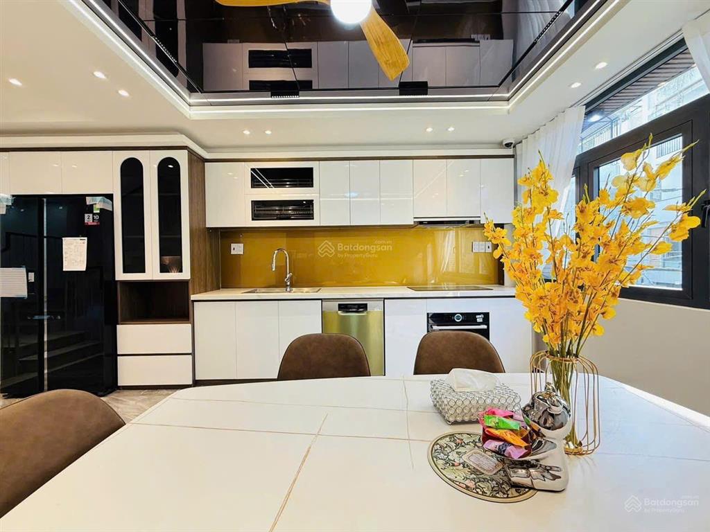 Cô mai cần bán gấp nhà phan huy ích, p.12. gò vấp. giá 3,32 tỷ. dt 60m2. 4tầng. sổ hồng riêng.