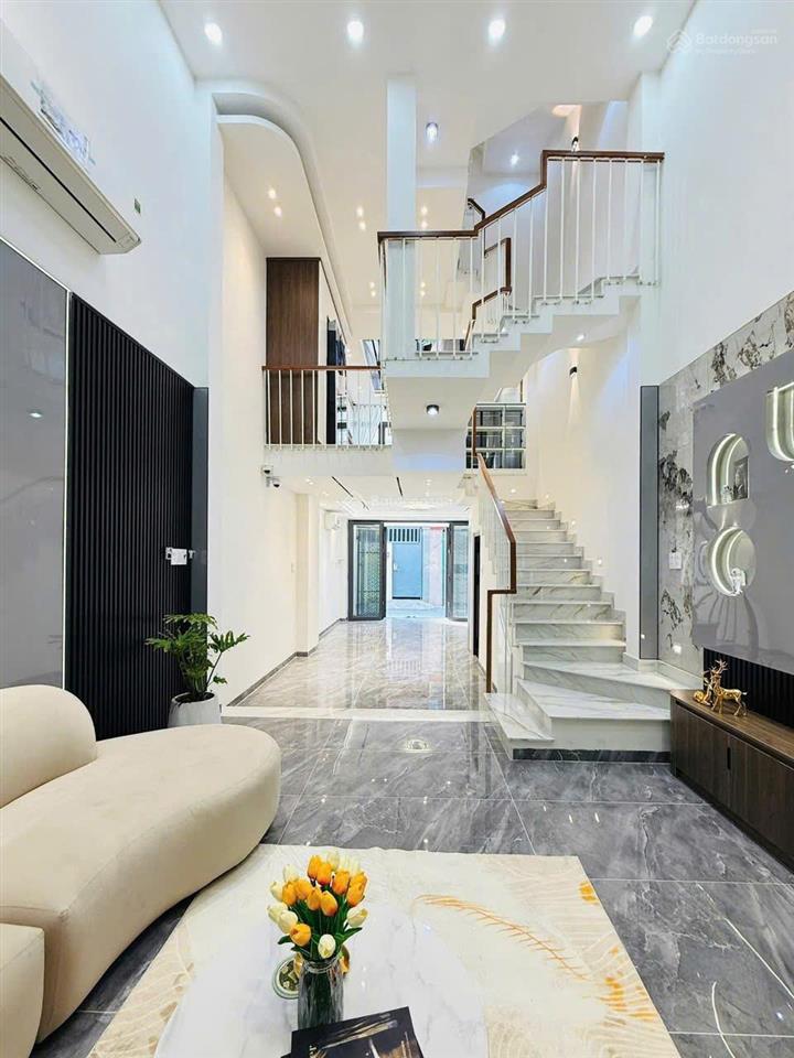 Cô mai cần bán gấp nhà phan huy ích, p.12. gò vấp. giá 3,32 tỷ. dt 60m2. 4tầng. sổ hồng riêng.