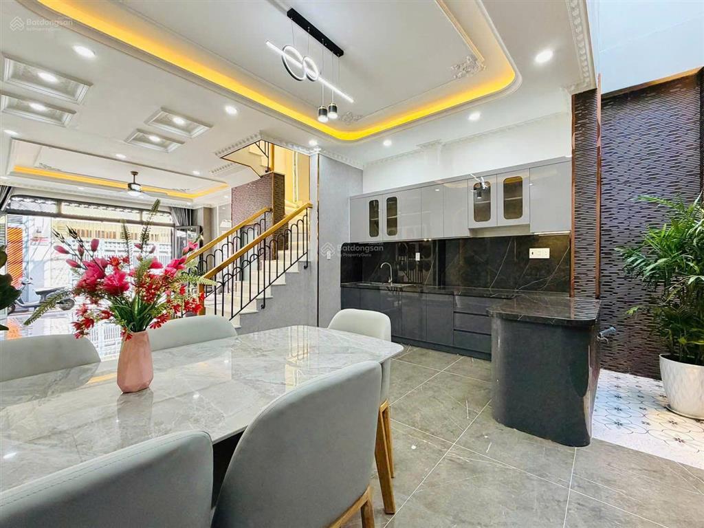 Chịu lỗ bán gấp giá 3,32 tỷ tại cư xá đô thành, quận 3. dt 72,5m2, shr,  0901 388 *** chốt deal vội