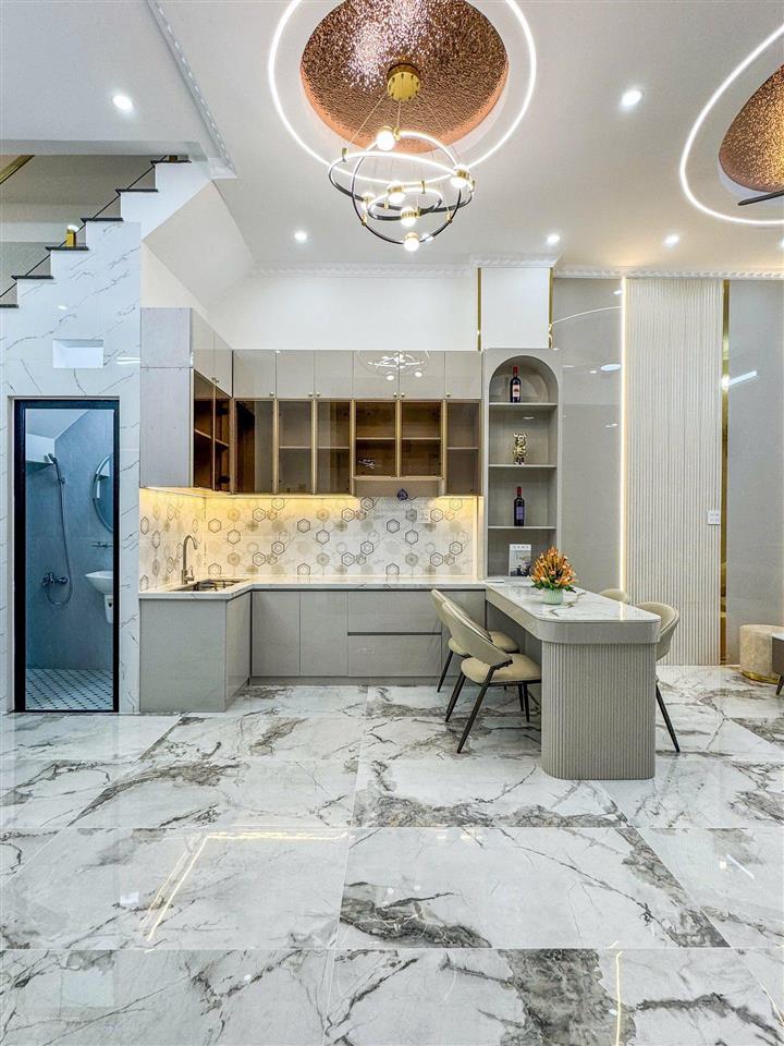 Chủ ngộp bank bán gấp giá 2,67 tỷ nr tại q11, trần quý. dt 70m2, shr, hđt kinh doanh 17 triệu/1 th.