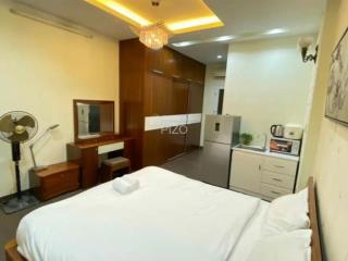 Vị trí đắc địa + khu hiếm  chdv 11 phòng  5 tầng  ngã 4 hàng xanh  bình thạnh. thu nhập 50tr/th