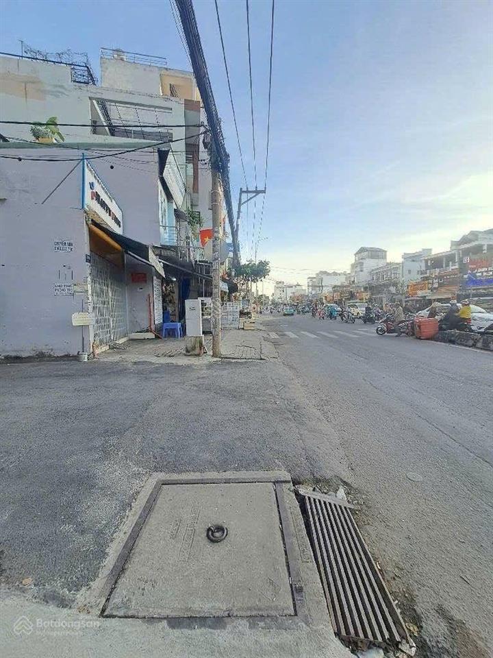 Lô góc mặt tiền hà huy giáp  ngay cầu vượt  nguyễn oanh  ngang 5m  108m2  4 tầng  22tr/tháng