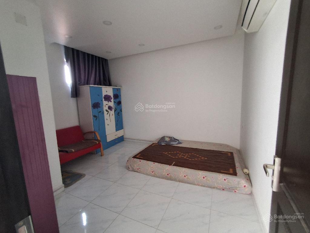 Nhà mới xây 3 tầng, xe hơi trong nhà. phía sau là chùa đức phú, tl tốt cho người hợp duyên 5,8 tỷ