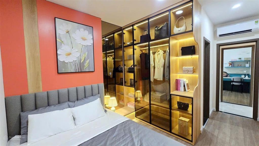 Bán căn hộ 2pn 2wc ban công đông nam mát mẻ không bị chắn view