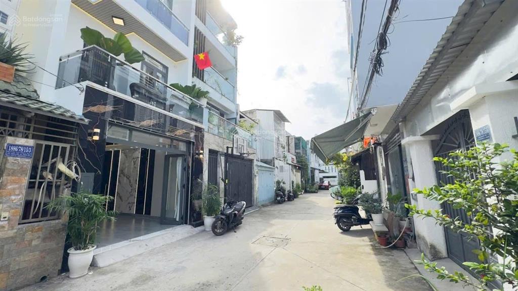 Nhà đẹp  4x15m  4 pn  hẻm ô tô  6 tỷ 790