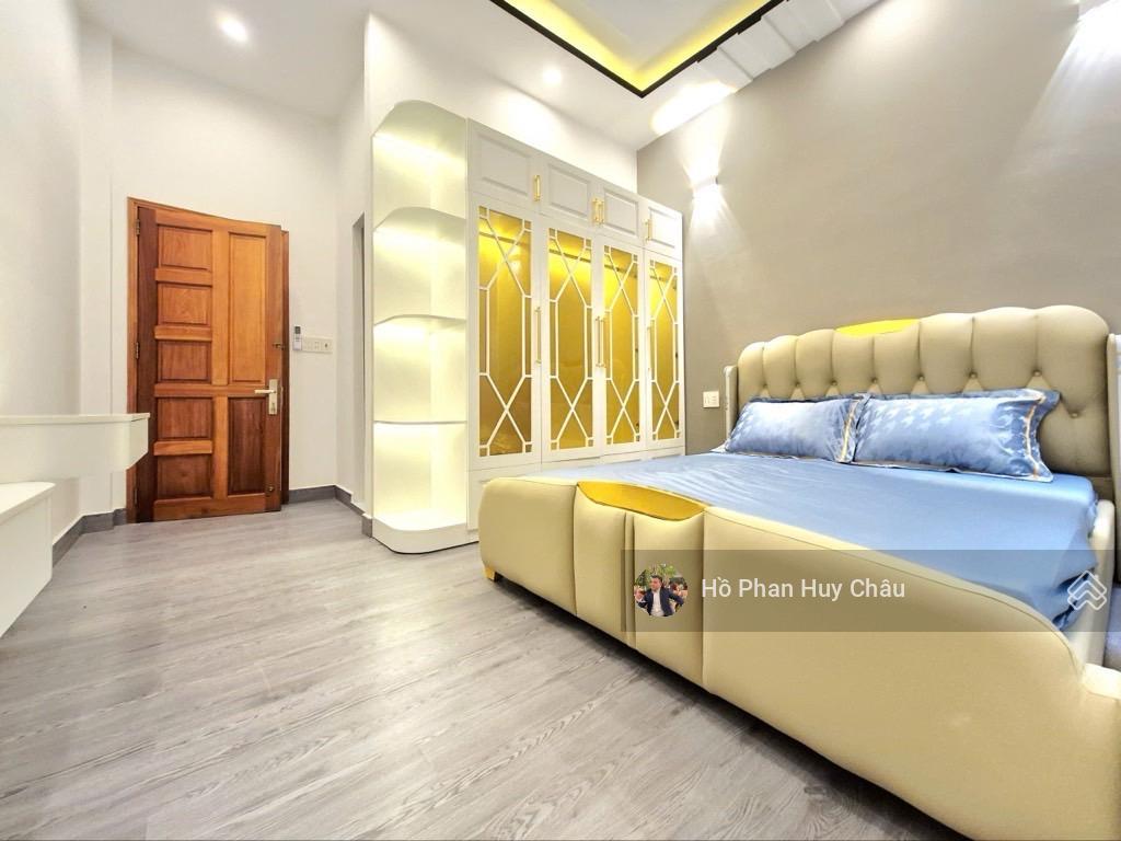 Nhà 3 tầng btct nở hậu đẹp  xe hơi ngủ trong nhà  nhà mới full nội thất  mt hẻm xe hơi quay đầu
