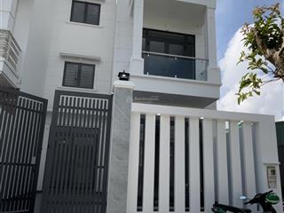 Chính chủ cho thuê nhà mới xây 1 trệt 2 lầu , tiện kinh doanh, làm vp hoặc ở .  0913 445 *** chú dũ