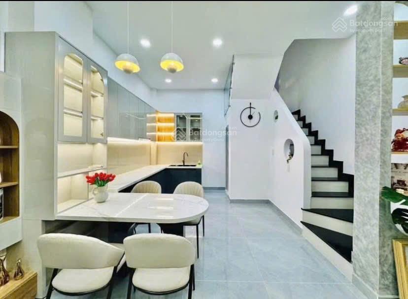 Sắp đi mỹ bán nhà đặng văn ngữphú nhuận. giá 3tỷ760/72,8m2 cho thuê 21triệu.gần thpt hàn thuyên