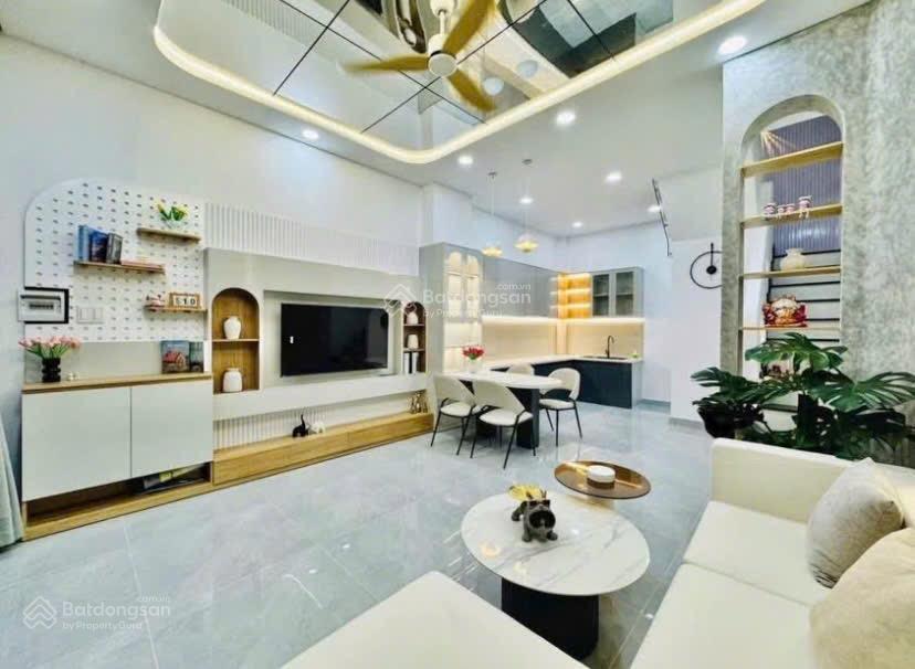 Sắp đi mỹ bán nhà đặng văn ngữphú nhuận. giá 3tỷ760/72,8m2 cho thuê 21triệu.gần thpt hàn thuyên