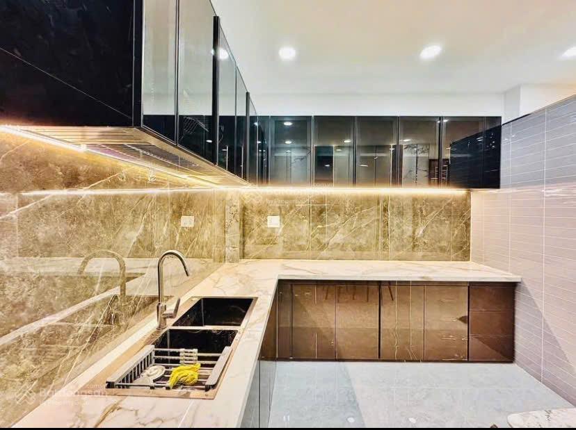 Nhà đường lớn 7m ngay ký hoà quận 5. giá 3tỷ9/72.5m2 đang cho thuê 23triệu. gần thcs hồng bàng