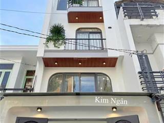 Đổi nhà bán lại căn bên trần hưng đạoquận 1. giá 5tỷ2/80.2m2 đang cho thuê 26triệu. gần công an tp