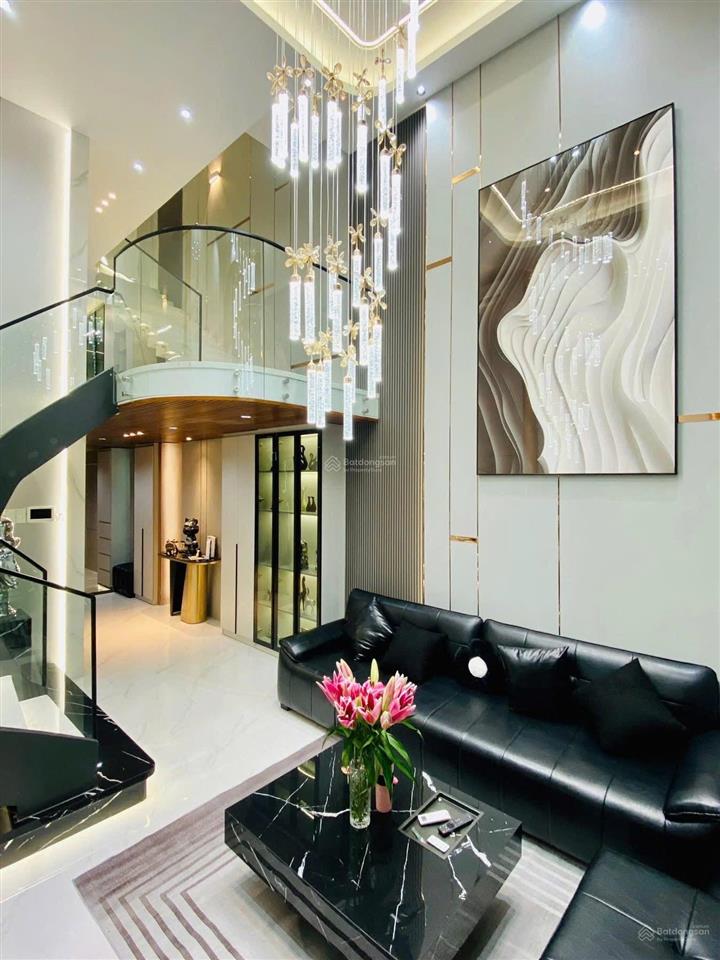 Nhà ngộp nguyễn phi khanh  quận 1.giá 5tỷ6/82.3m2 đang cho thuê 32 triệu. gần chợ tân định