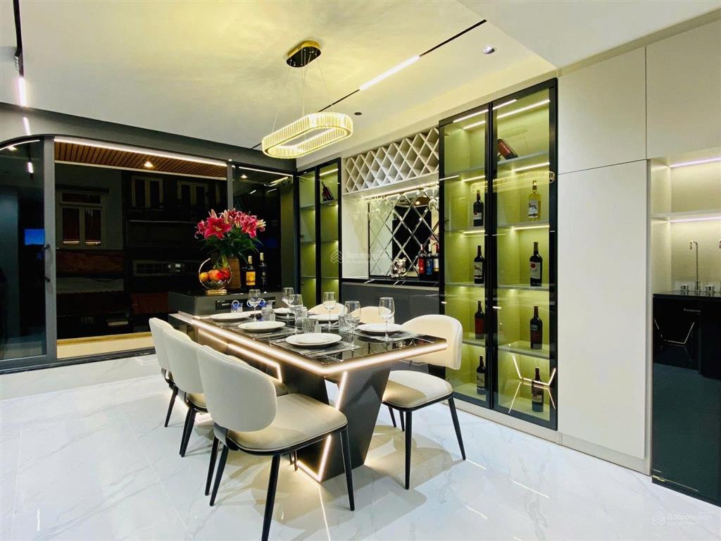 Nhà ngộp nguyễn phi khanh  quận 1.giá 5tỷ6/82.3m2 đang cho thuê 32 triệu. gần chợ tân định