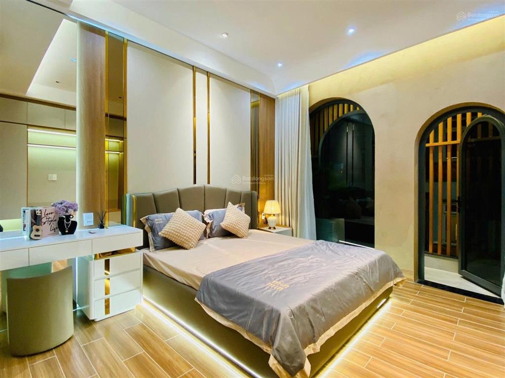 Nhà ngộp nguyễn phi khanh  quận 1.giá 5tỷ6/82.3m2 đang cho thuê 32 triệu. gần chợ tân định