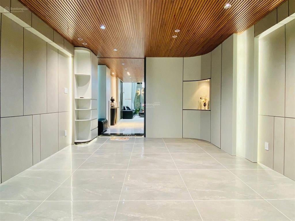 Nhà ngộp nguyễn phi khanh  quận 1.giá 5tỷ6/82.3m2 đang cho thuê 32 triệu. gần chợ tân định