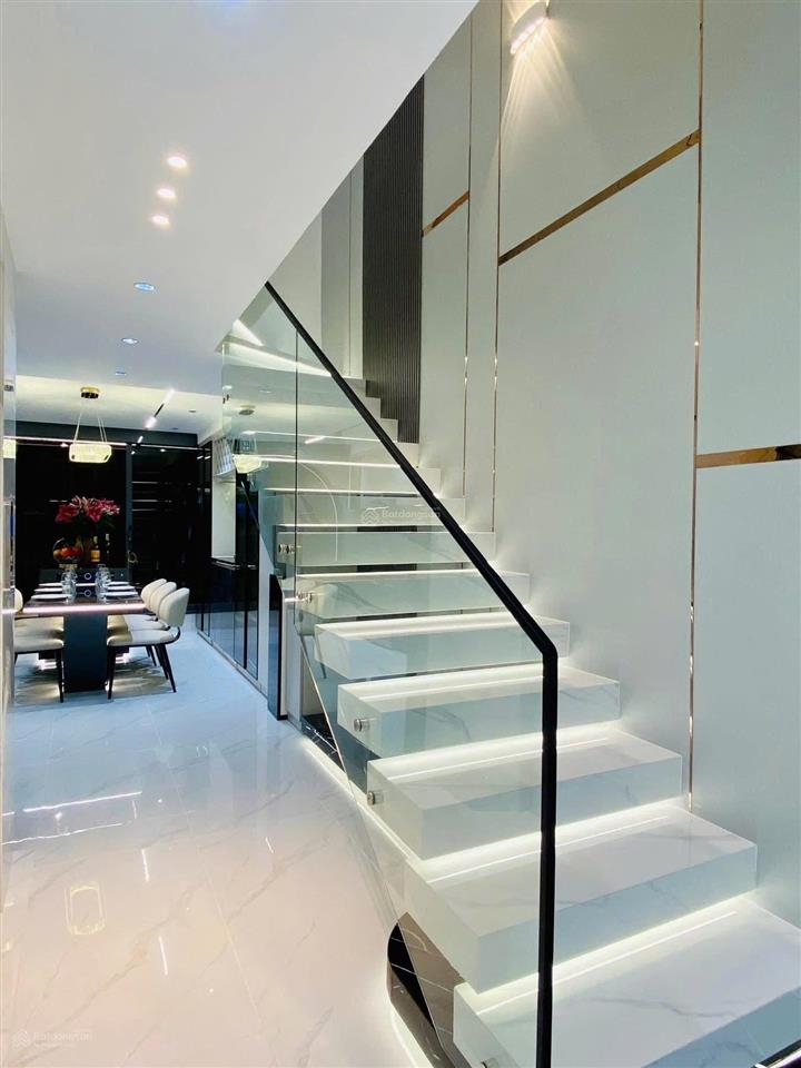 Nhà ngộp nguyễn phi khanh  quận 1.giá 5tỷ6/82.3m2 đang cho thuê 32 triệu. gần chợ tân định