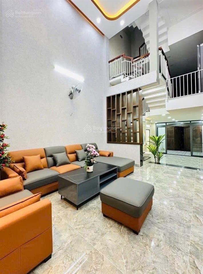 Nhà ngộp ngay hồ hảo hớn  quận 1. giá 3 tỷ7/72.6m2 cho thuê 25triệu. gần đại học mở cơ sở 2