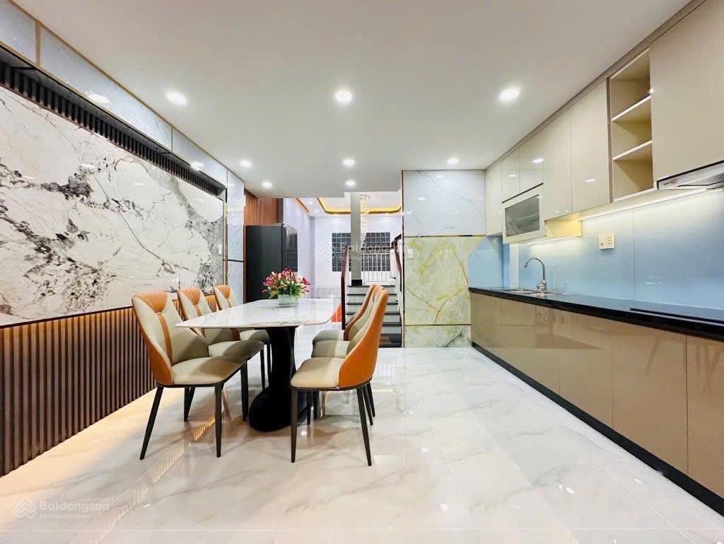 Nhà ngộp ngay hồ hảo hớn  quận 1. giá 3 tỷ7/72.6m2 cho thuê 25triệu. gần đại học mở cơ sở 2