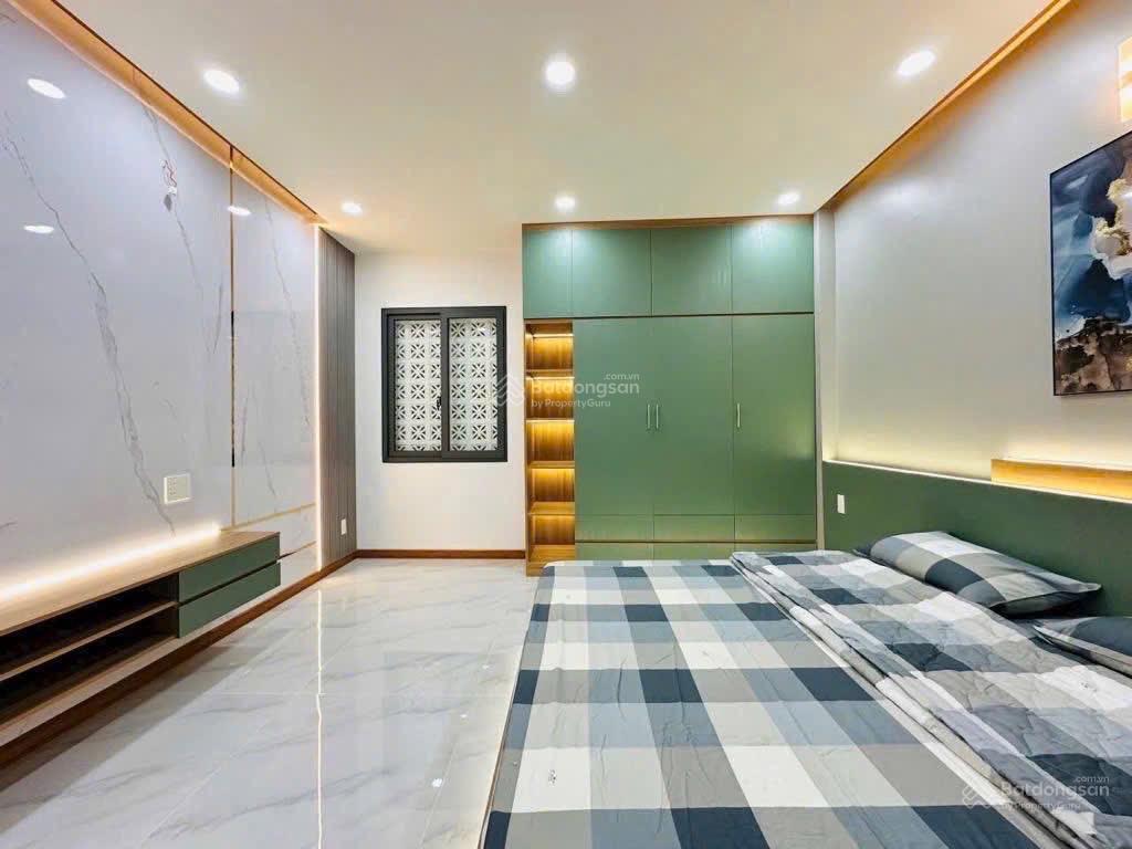 Nhà ngộp ngay hồ hảo hớn  quận 1. giá 3 tỷ7/72.6m2 cho thuê 25triệu. gần đại học mở cơ sở 2