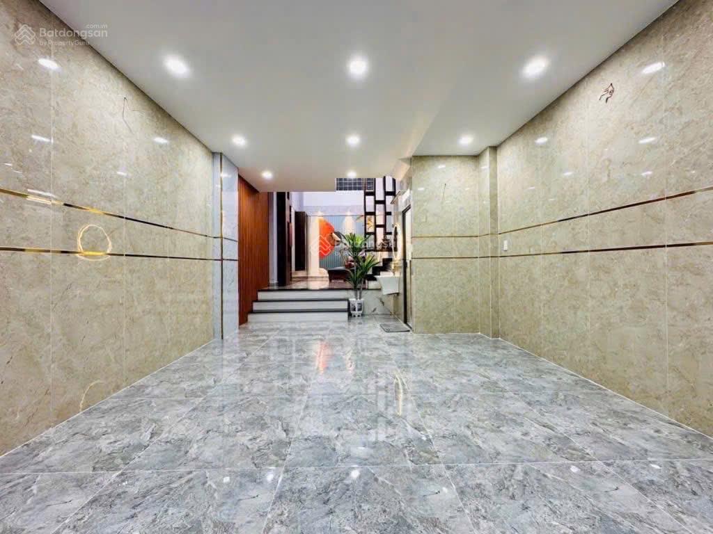 Nhà ngộp ngay hồ hảo hớn  quận 1. giá 3 tỷ7/72.6m2 cho thuê 25triệu. gần đại học mở cơ sở 2