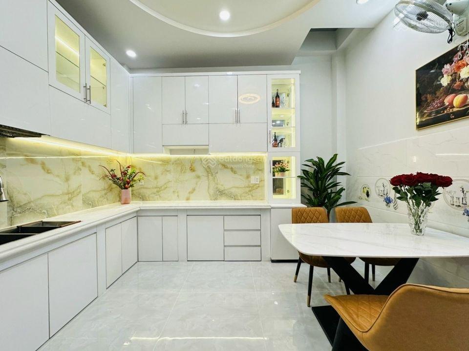 Bán nhà đường gò công p.13 quận 5 đang cho thuê 22triệu.giá 3tỷ560/78.3m2, gần công viên cửu long