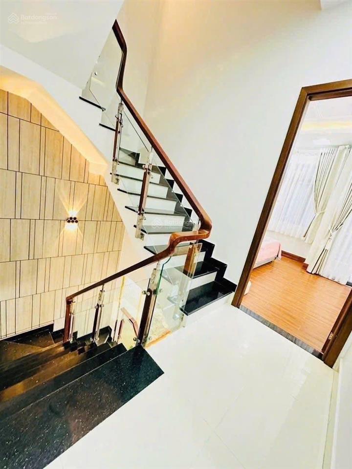 Chú giang kẹt tiền cần bán gấp nhà đường oto nguyễn văn cừ  q5. 76m2 gần đại học sài gòn