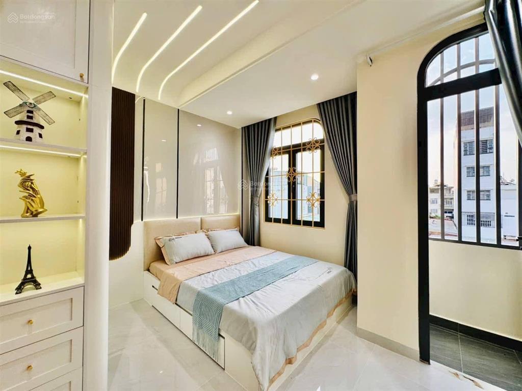 Bán gấp nhà 68m2 ngay rạch bùng binh p9 q3, gần ga sài gòn, thuê 27tr/th