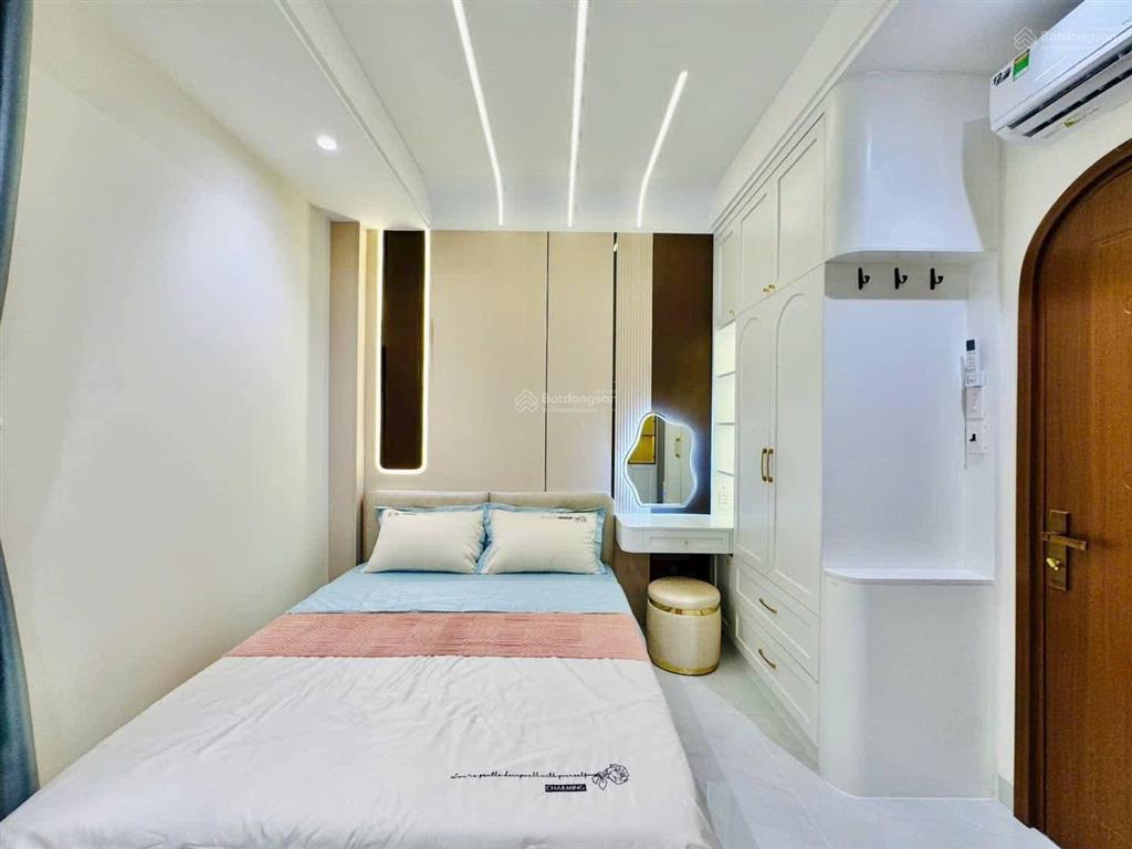 Bán gấp nhà 68m2 ngay rạch bùng binh p9 q3, gần ga sài gòn, thuê 27tr/th