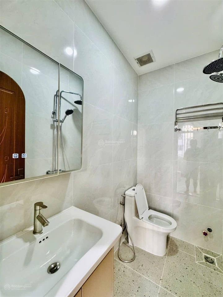 Bán gấp nhà 68m2 ngay rạch bùng binh p9 q3, gần ga sài gòn, thuê 27tr/th