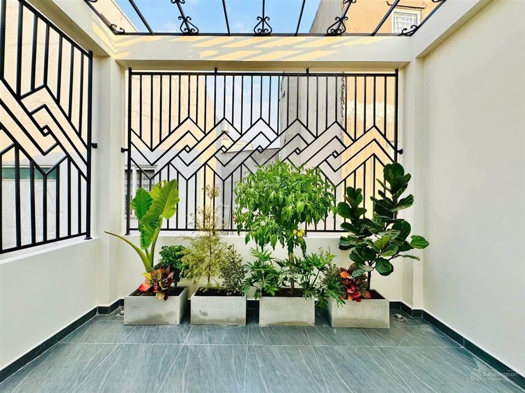 Bán gấp nhà 68m2 ngay rạch bùng binh p9 q3, gần ga sài gòn, thuê 27tr/th