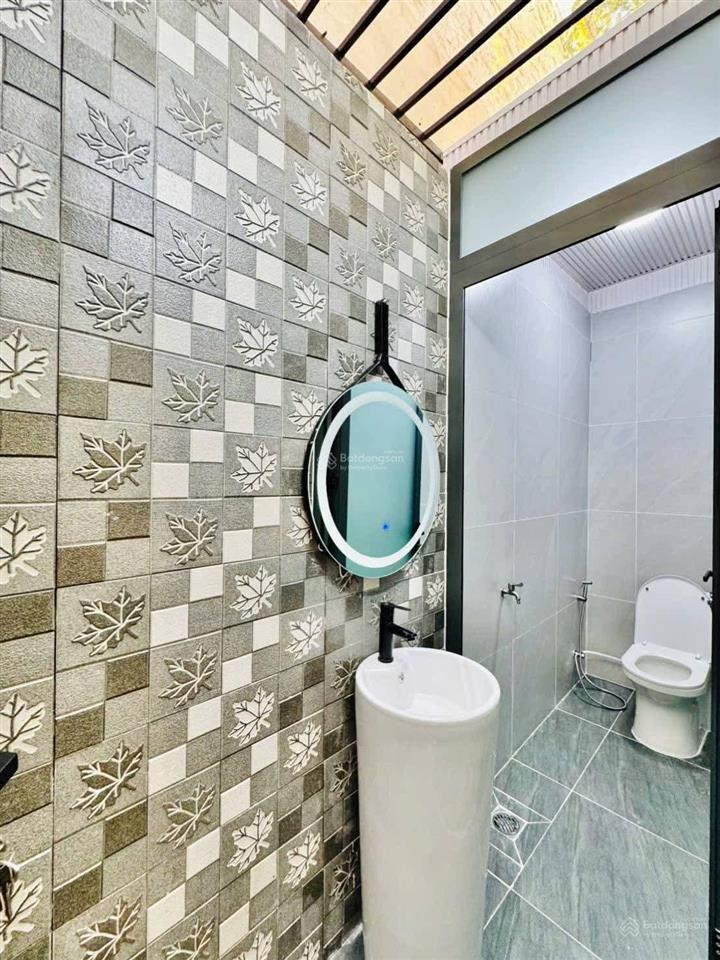 Bán gấp nhà 68m2 ngay rạch bùng binh p9 q3, gần ga sài gòn, thuê 27tr/th