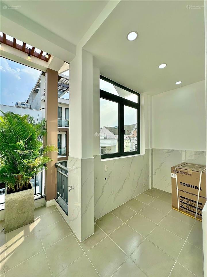 Nhà phố siêu đẹp , đường lê đại hành/ q11 . dt 82m2( 4,5m x 18m) giá 4.090 tỷ. gần scđ phú thọ