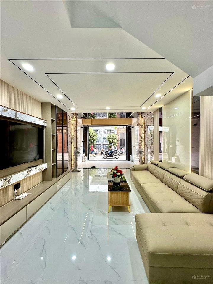 Nhà phố siêu đẹp , đường lê đại hành/ q11 . dt 82m2( 4,5m x 18m) giá 4.090 tỷ. gần scđ phú thọ