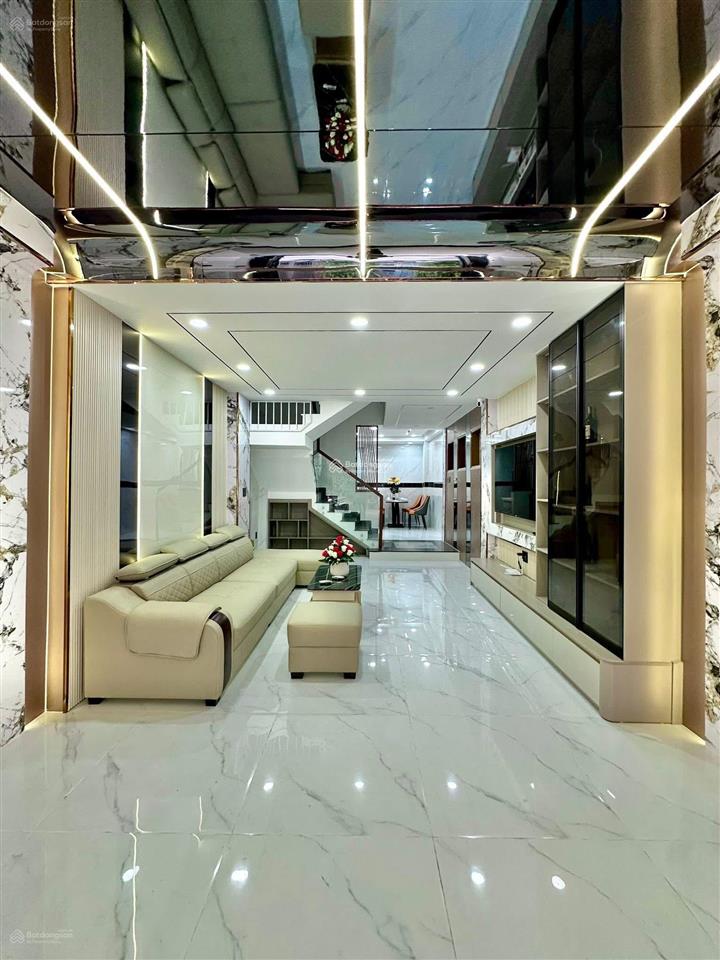 Nhà phố siêu đẹp , đường lê đại hành/ q11 . dt 82m2( 4,5m x 18m) giá 4.090 tỷ. gần scđ phú thọ