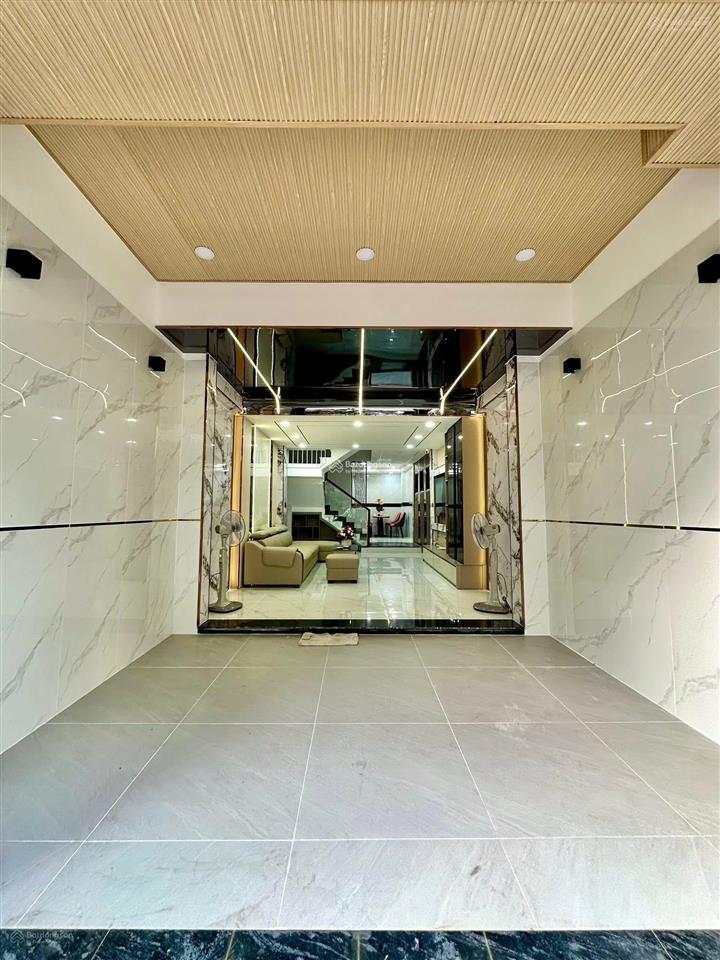 Nhà phố siêu đẹp , đường lê đại hành/ q11 . dt 82m2( 4,5m x 18m) giá 4.090 tỷ. gần scđ phú thọ