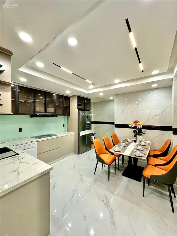 Nhà phố siêu đẹp , đường lê đại hành/ q11 . dt 82m2( 4,5m x 18m) giá 4.090 tỷ. gần scđ phú thọ