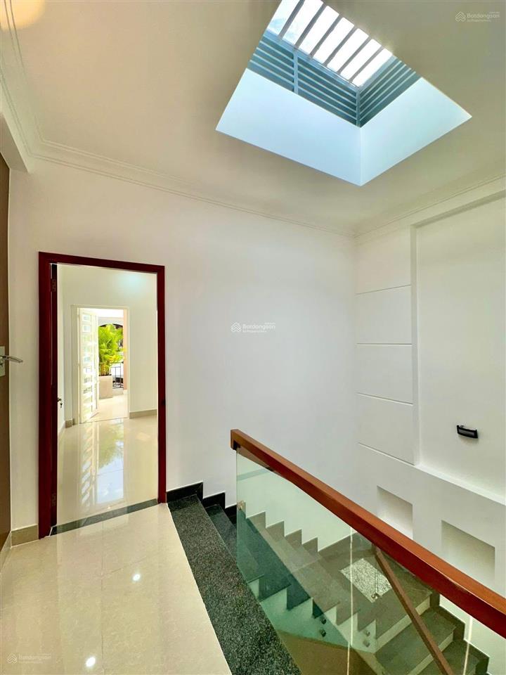 Nhà phố siêu đẹp , đường lê đại hành/ q11 . dt 82m2( 4,5m x 18m) giá 4.090 tỷ. gần scđ phú thọ