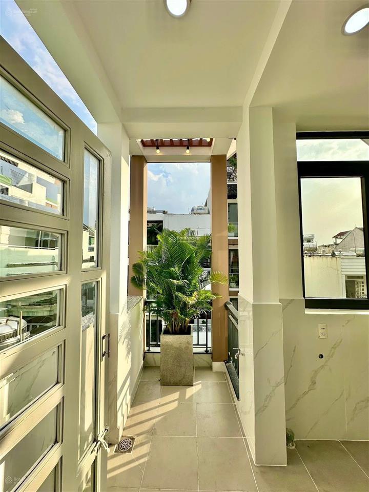 Nhà phố siêu đẹp , đường lê đại hành/ q11 . dt 82m2( 4,5m x 18m) giá 4.090 tỷ. gần scđ phú thọ