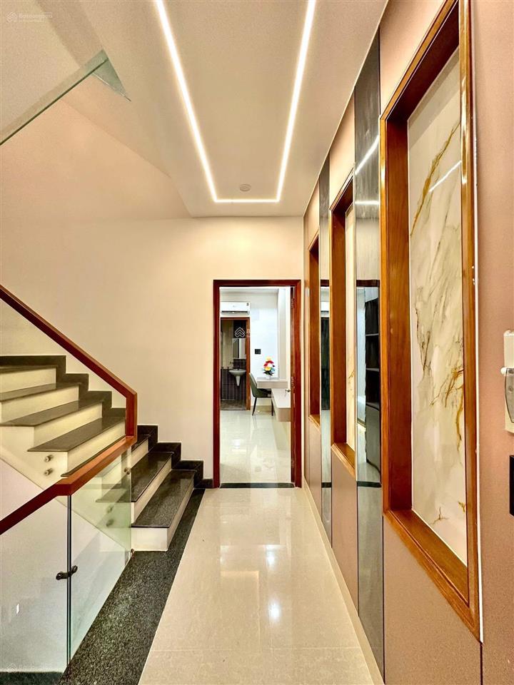 Nhà phố siêu đẹp , đường lê đại hành/ q11 . dt 82m2( 4,5m x 18m) giá 4.090 tỷ. gần scđ phú thọ