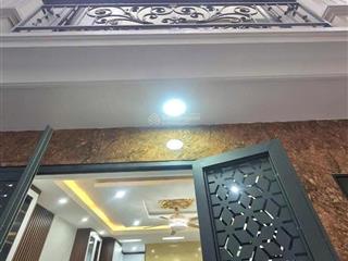 Bán nhà tứ liên dt gần 40 m.mt 4,8 xây mới năm tầng thang máy.cách đường ô tô tránh hơn 30 m.