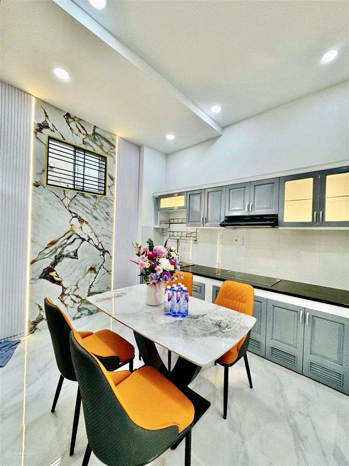 Cần bán gấp nhà vườn chuốip4q3,gần bệnh viện bình dân.giá 3tỷ 900tr/79m2,đang cho thuê 30tr.