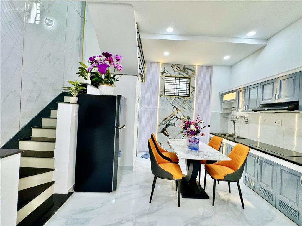 Cần bán gấp nhà vườn chuốip4q3,gần bệnh viện bình dân.giá 3tỷ 900tr/79m2,đang cho thuê 30tr.