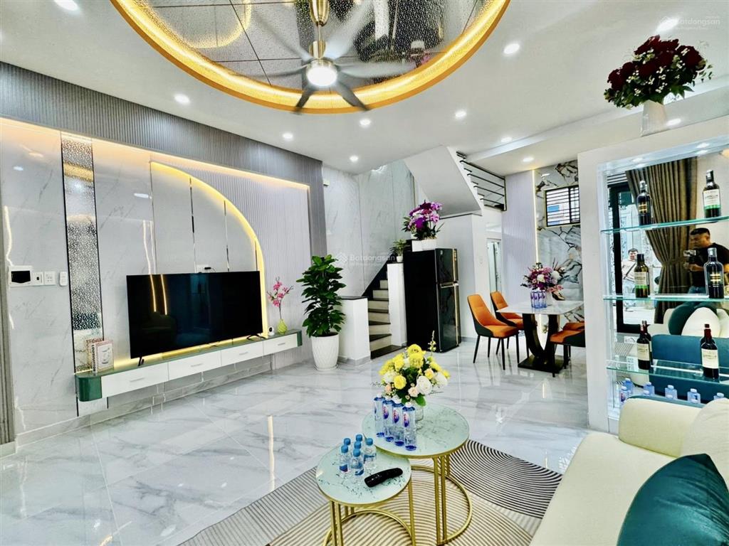 Cần bán gấp nhà vườn chuốip4q3,gần bệnh viện bình dân.giá 3tỷ 900tr/79m2,đang cho thuê 30tr.