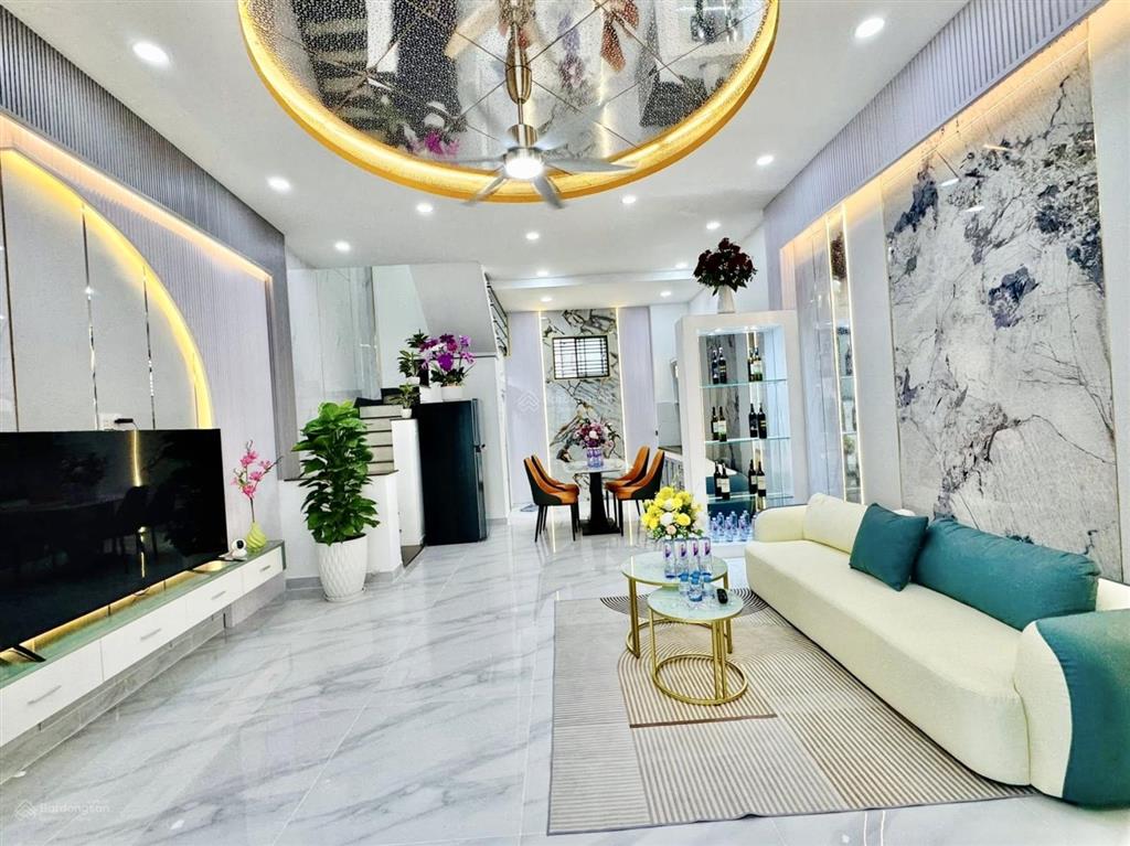 Cần bán gấp nhà vườn chuốip4q3,gần bệnh viện bình dân.giá 3tỷ 900tr/79m2,đang cho thuê 30tr.