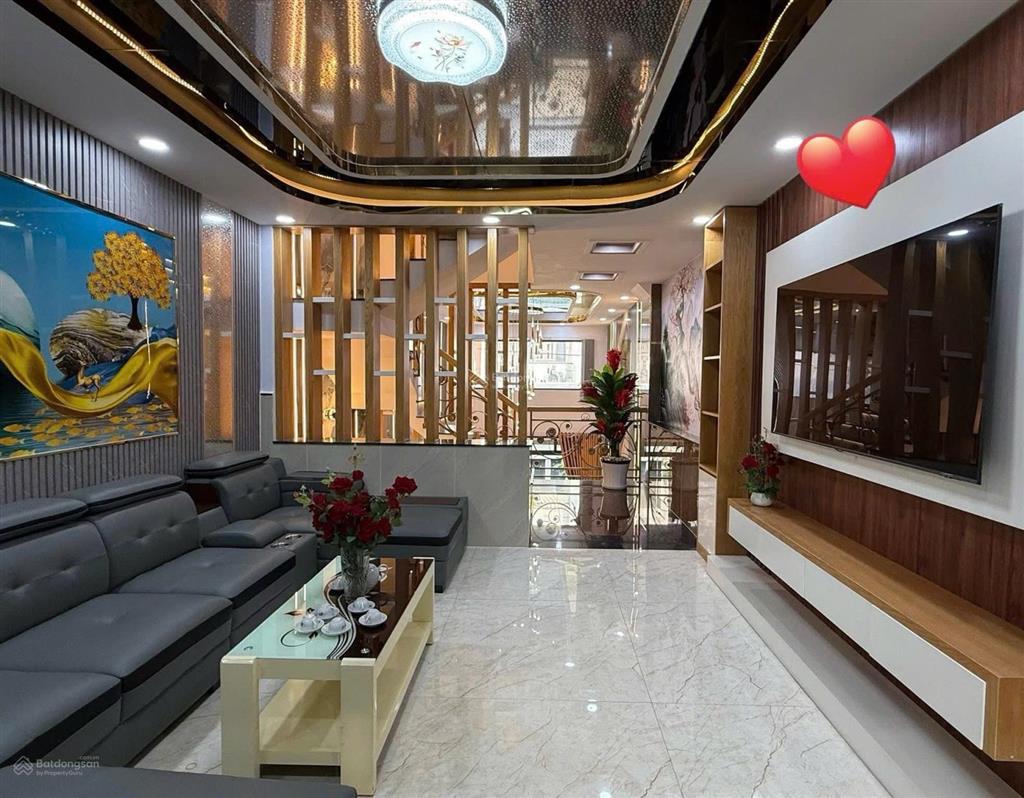 Bán nhà đường ôtô nguyễn hữu cầu quận 1, đang cho thuê 36triệu, giá 4tỷ650/85m2, ngay chợ tân định