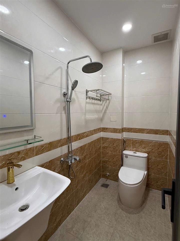 Bán nhà đường ôtô nguyễn hữu cầu quận 1, đang cho thuê 36triệu, giá 4tỷ650/85m2, ngay chợ tân định