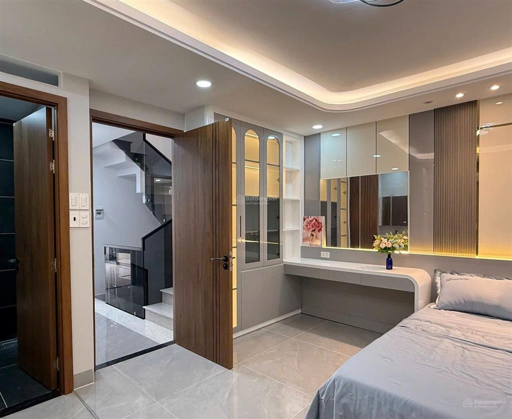 Bán nhà cực phẩm giá 3tỷ750, đường nguyễn biểu quận 5, đang cho thuê 25 triệu, gần đại học sài gòn