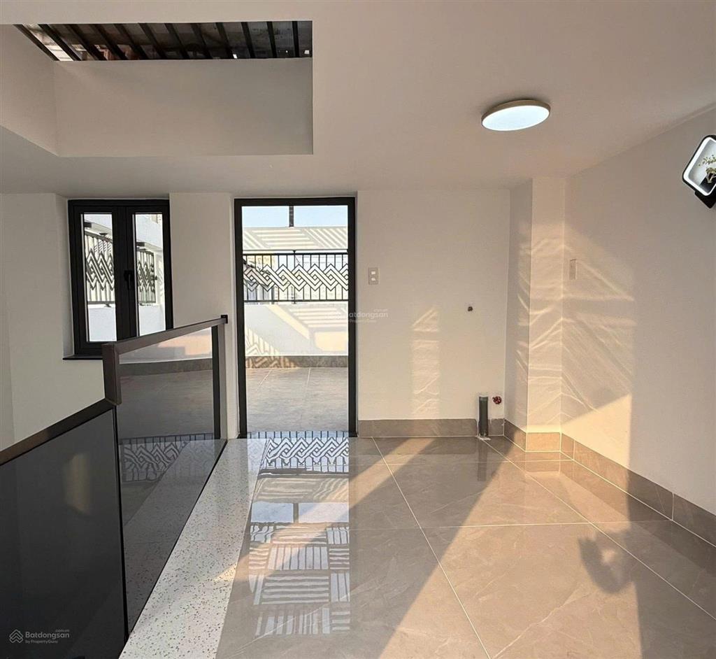 Bán nhà cực phẩm giá 3tỷ750, đường nguyễn biểu quận 5, đang cho thuê 25 triệu, gần đại học sài gòn