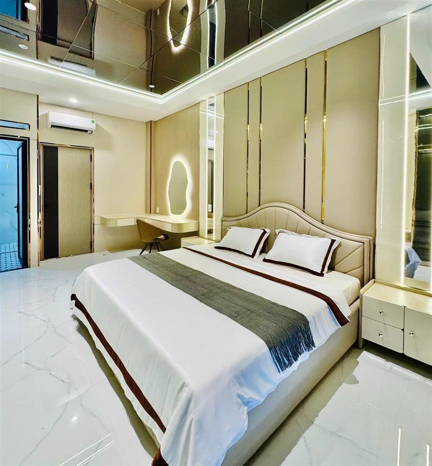 Tìm chủ cho căn nhà 4 lầu bùi thị xuân  q.1, đang cho thuê 36tr, gần công viên tao đàn, giá 5tỷ390