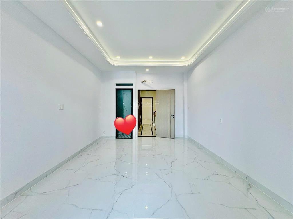 Tìm chủ cho căn nhà 4 lầu bùi thị xuân  q.1, đang cho thuê 36tr, gần công viên tao đàn, giá 5tỷ390